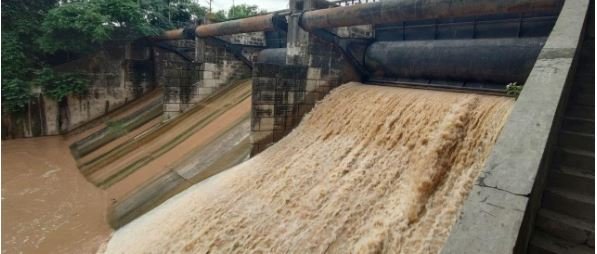 Chandigarh ’ਚ ਮੁੜ ਵੱਜੀ ਖ਼ਤਰੇ ਦੀ ਘੰਟੀ ! ਸੁਖਨਾ ਝੀਲ ਦੇ ਇੱਕ ਵਾਰ ਫਿਰ ਖੋਲ੍ਹੇ ਗਏ ਫਲੱਡ ਗੇਟ