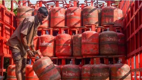 25 ਲੱਖ ਔਰਤਾਂ ਨੂੰ ਮੁਫ਼ਤ LPG ਗੈਸ ਕਨੈਕਸ਼ਨ ਦਾ ਤੋਹਫ਼ਾ, ਸਰਕਾਰ ਵੱਲੋਂ ਵੱਡਾ ਐਲਾਨ, ਮਹਿਲਾਵਾਂ ਦੇ ਖਿੜੇ ਚਿਹਰੇ