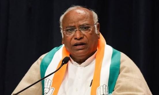 ''ਕੁਦਰਤੀ ਆਫ਼ਤ ਤੋਂ ਪ੍ਰਭਾਵਿਤ ਸੂਬਿਆਂ ਲਈ ਤੁਰੰਤ ਪੈਕੇਜ ਜਾਰੀ ਕਰੋ'', ਖੜਗੇ ਨੇ ਕੇਂਦਰ ਸਰਕਾਰ ਨੂੰ ਕੀਤੀ ਅਪੀਲ