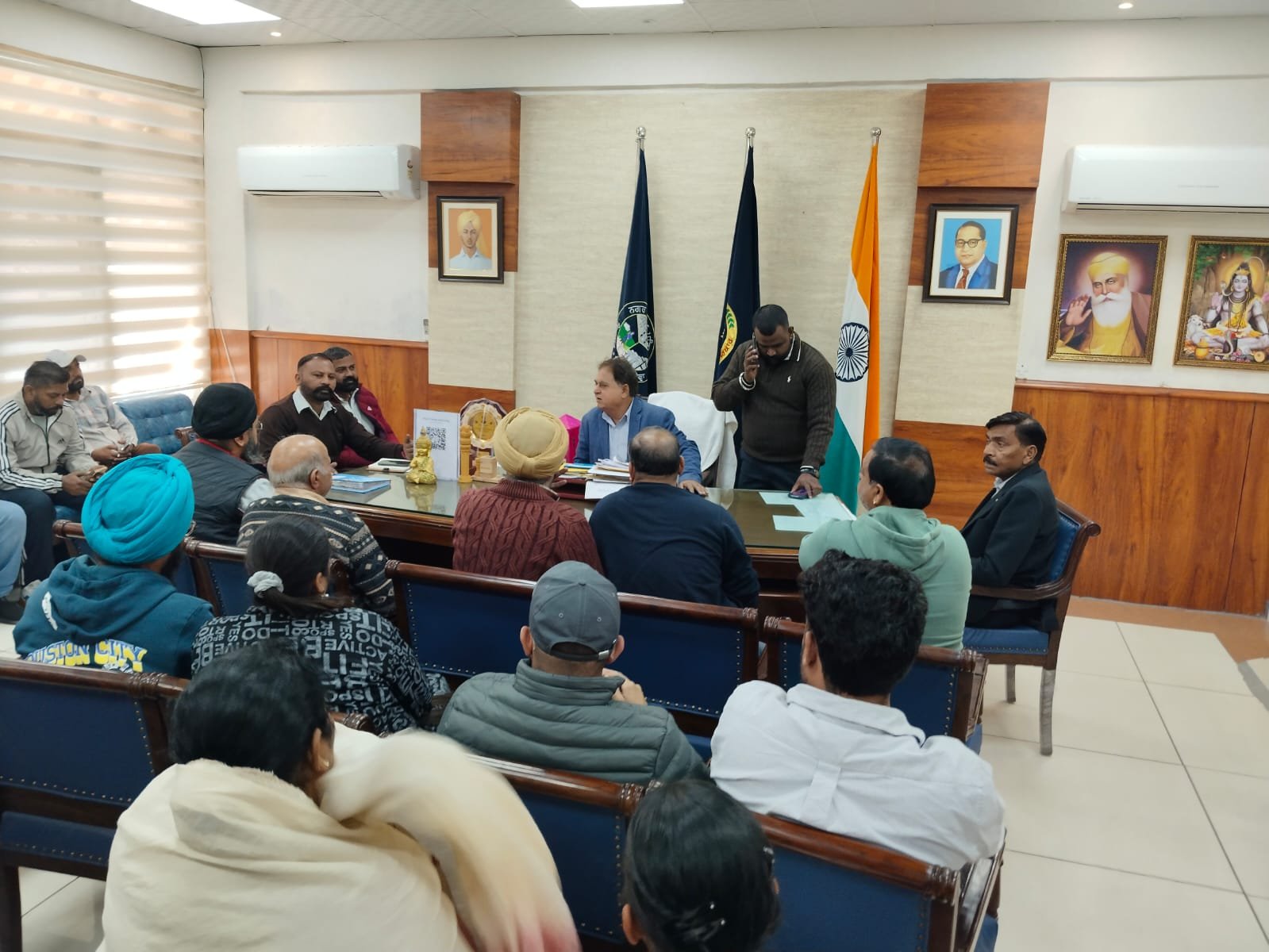 ਕਾਰਪੋਰੇਸ਼ਨ ਦੇ ਅਧੀਨ ਆਉਂਦੇ ਖੰਭਿਆਂ ’ਤੇ ਲਟਕ ਰਹੀਆਂ ਗੈਰ-ਮਨਜ਼ੂਰ ਤਾਰਾਂ ਨੂੰ ਲੈ ਕੇ ਜ਼ੀਰੋ ਟਾਲਰੈਂਸ ਨੀਤੀ-  ਮੇਅਰ ਕੁੰਦਨ ਗੋਗੀਆ